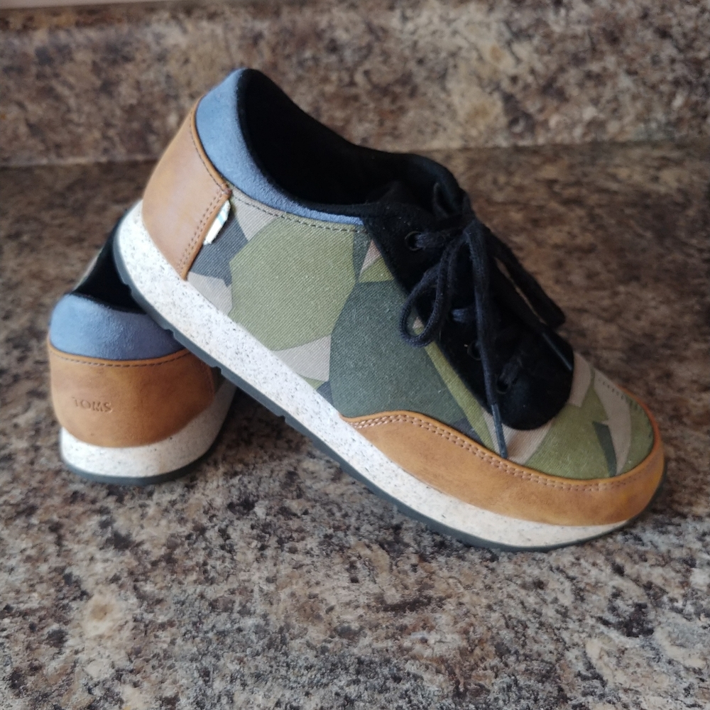 TOMS🌱 Youth 2 Camo Lace up Sneakers - Picture 1 of 9